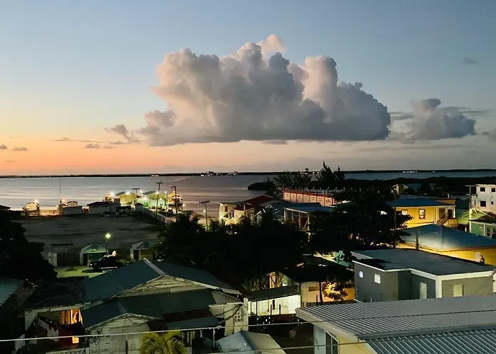 Coastalbay 2 & Golf Cart San Pedro (Ambergris Caye)